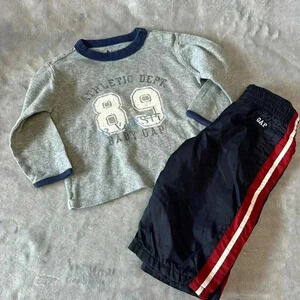 GAP - 2 piece matching set.  Size 6-12 months